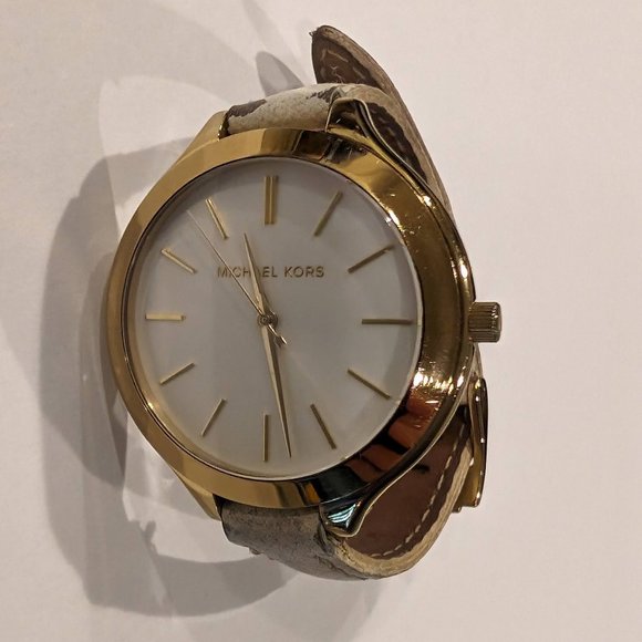 Michael Kors Women's Runway Mk2273 White Leather Analog Quartz - Picture 2 of 5